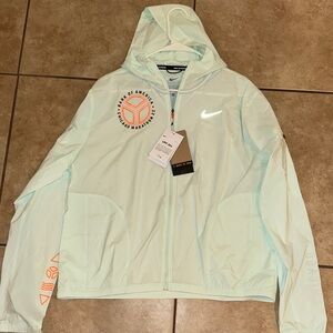 🆕Nike Mint Green Hooded with Orange Accents Windbreaker. Limited addition🆕